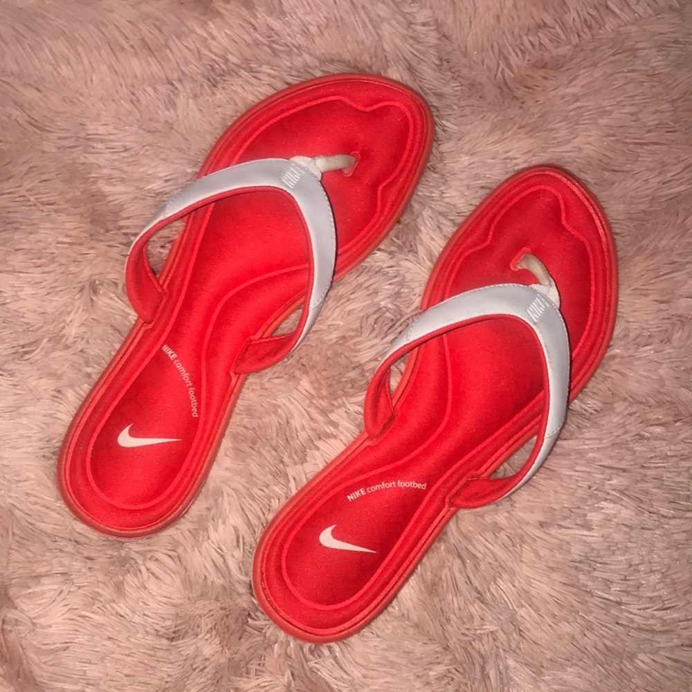 NIKE comfort flip flops